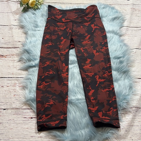 Wear It To Heart Reversible Crop Leggings sz S - Picture 6 of 6